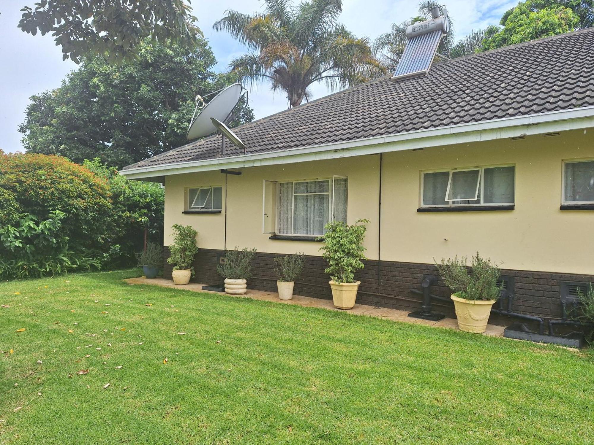 Charming 6-Bed House With Swimming Pool In Harare Villa Exterior photo